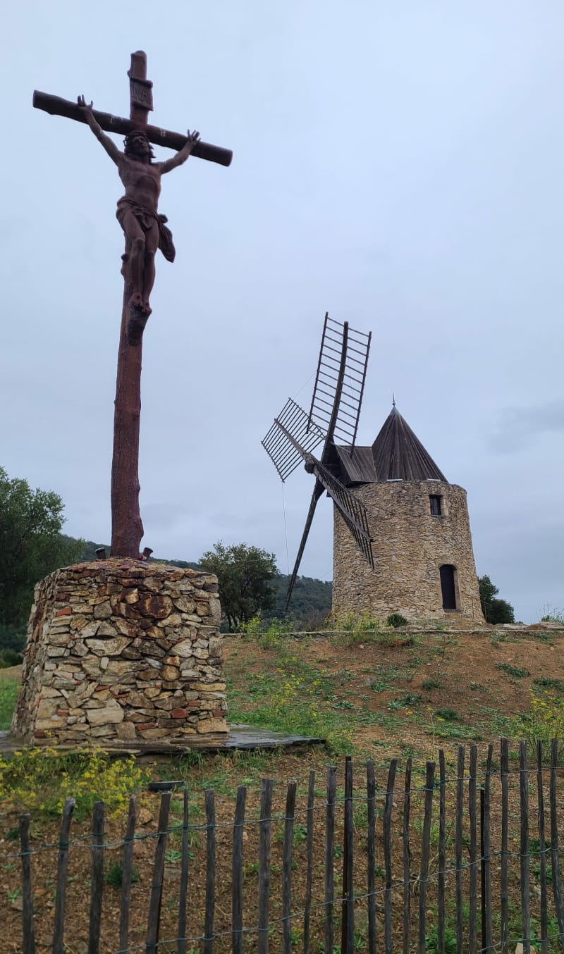 Grimaud, son château et le pont de fées - Grimaud