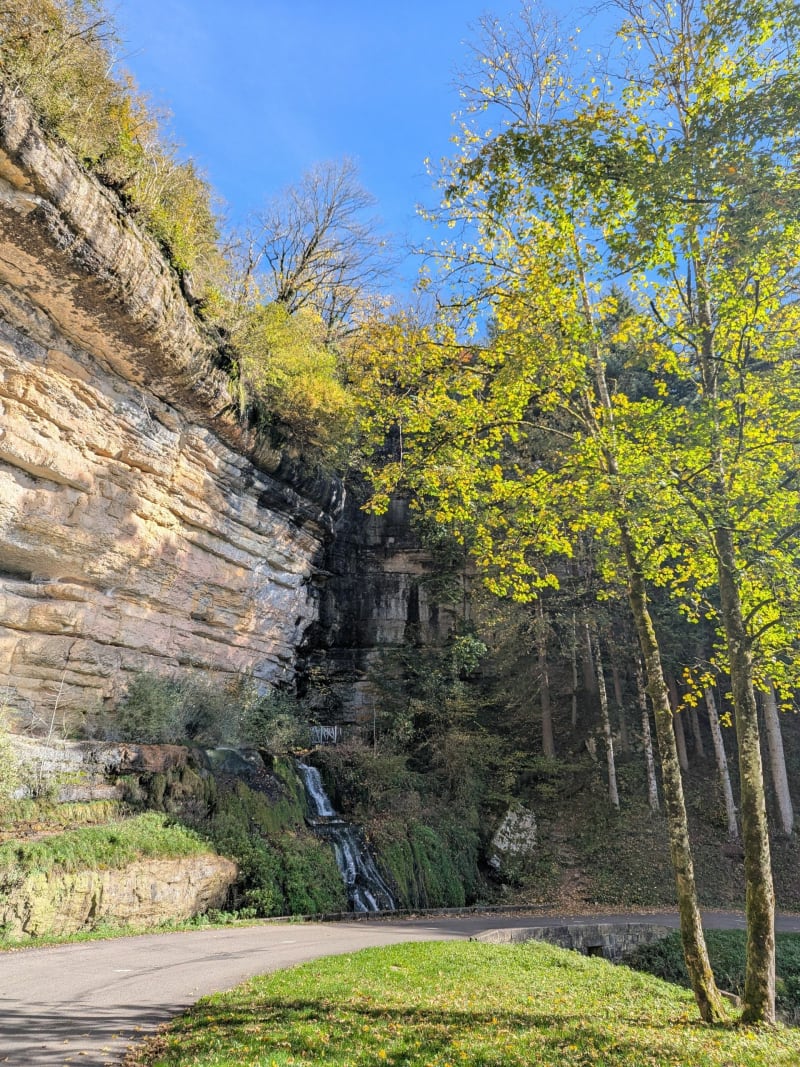 Cascade du Val et grotte de la glacière du roi - Pierrefontaine-les-Varans
