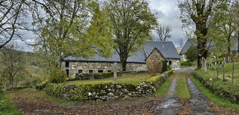 Égliseneuve-d'Entraigues par Redondel - Égliseneuve-d'Entraigues