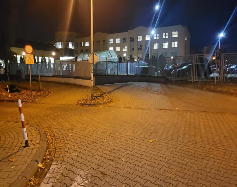 Prosta stara trasa w pobliżu metra Stokłosy i Ursynów - Warszawa