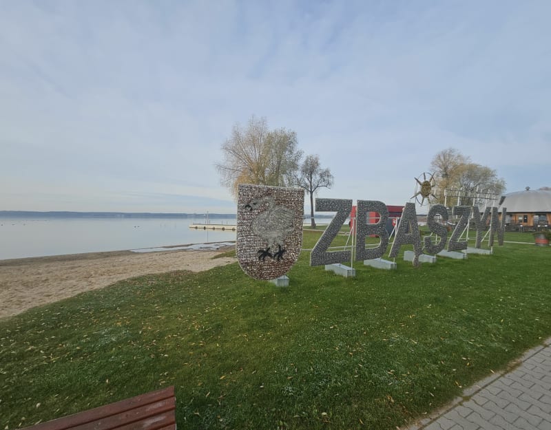 Jezioro w kuźnicy przez lasy - Nądnia