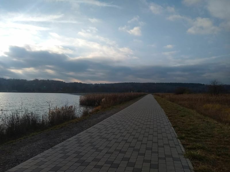 Groblą przez zalew Pasternik - Starachowice