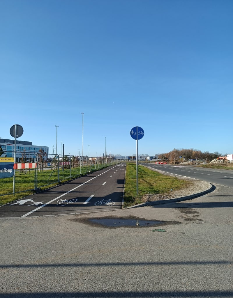 Dookoła lotniska - Legnica