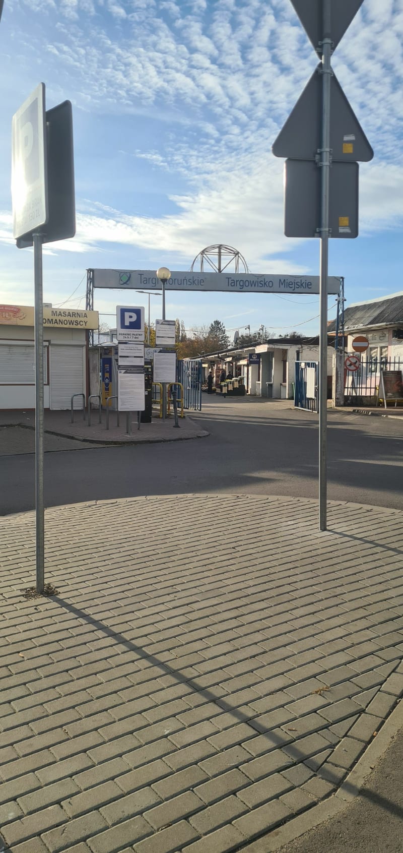 Osiesle młodych, Toruńskie targowisko, kino, sklepy - Toruń