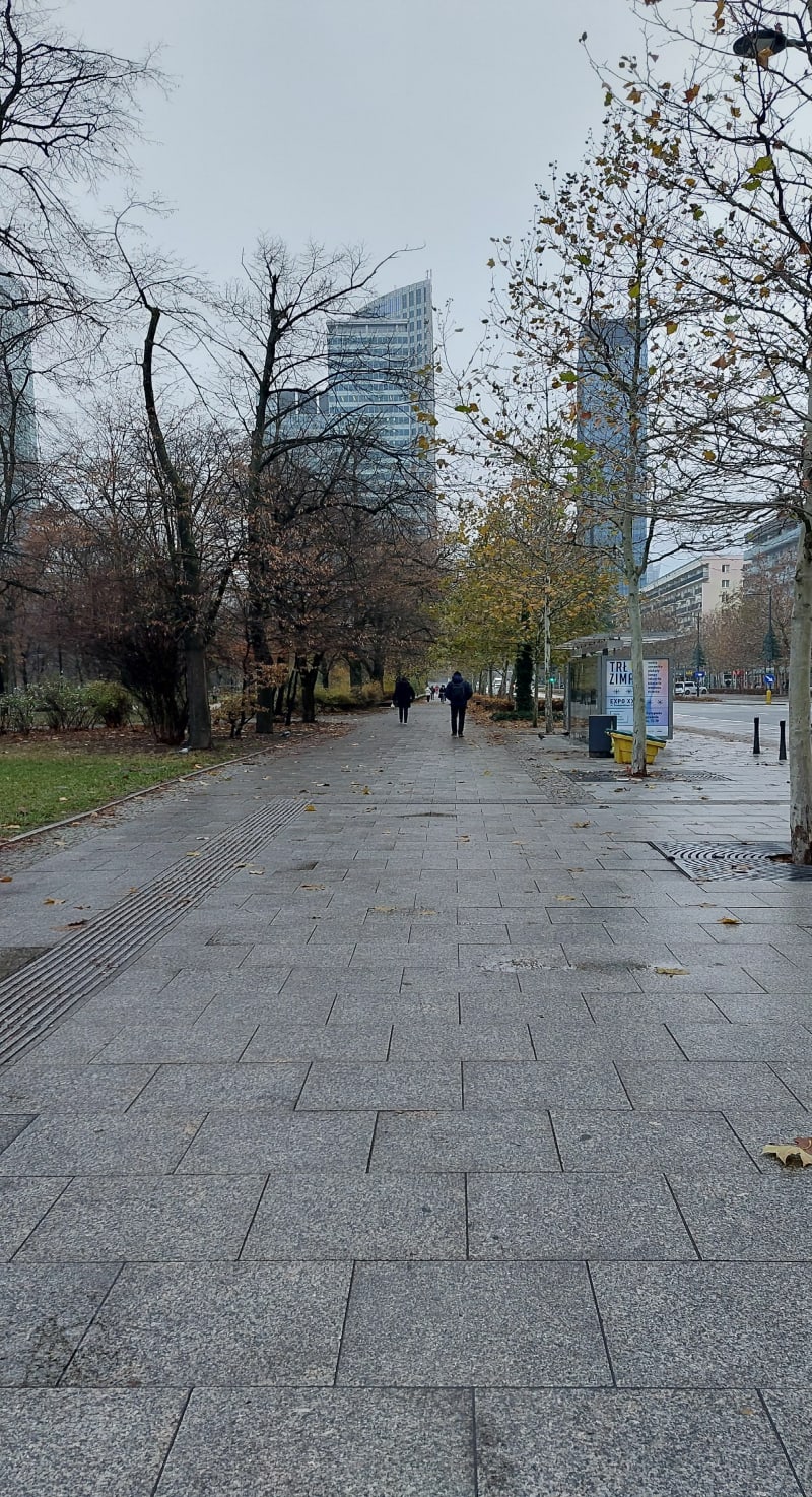 Jesienny, poranny spacer wokół Pałacu Kultury - Warszawa