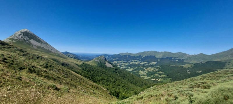 Puy de Peyre Arse, Col de Cabre et Téton de Vénus au départ - Laveissière