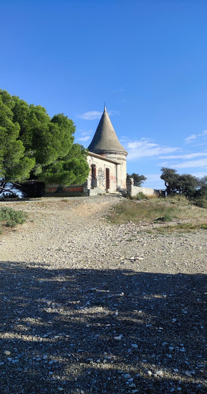Rando trou de la lune et château pointu depuis Villeneuve-lès-Avignon - Villeneuve-lès-Avignon