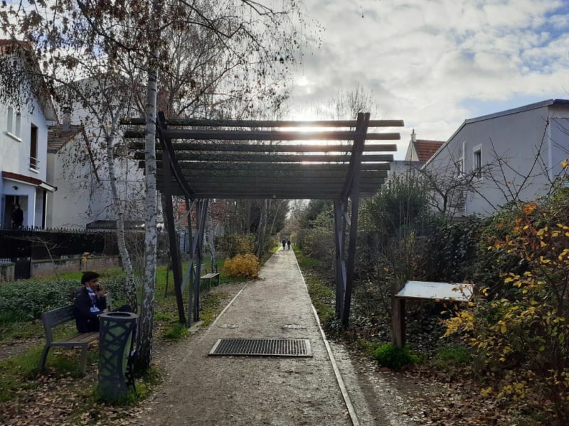 Entre la gare de Colombes et la gare de Bécon-les-Bruyères,  par la coulée verte - Colombes