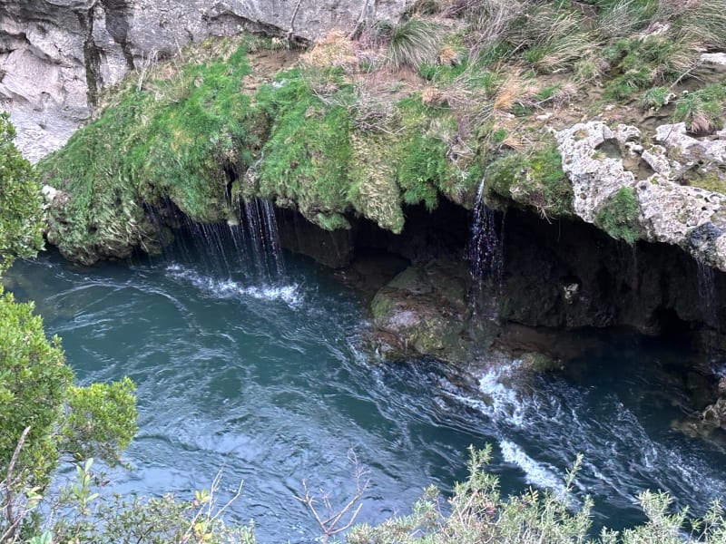 Roc de la Bissonne de St-Jean-de-Fos, cascade parapluie - Saint-Jean-de-Fos