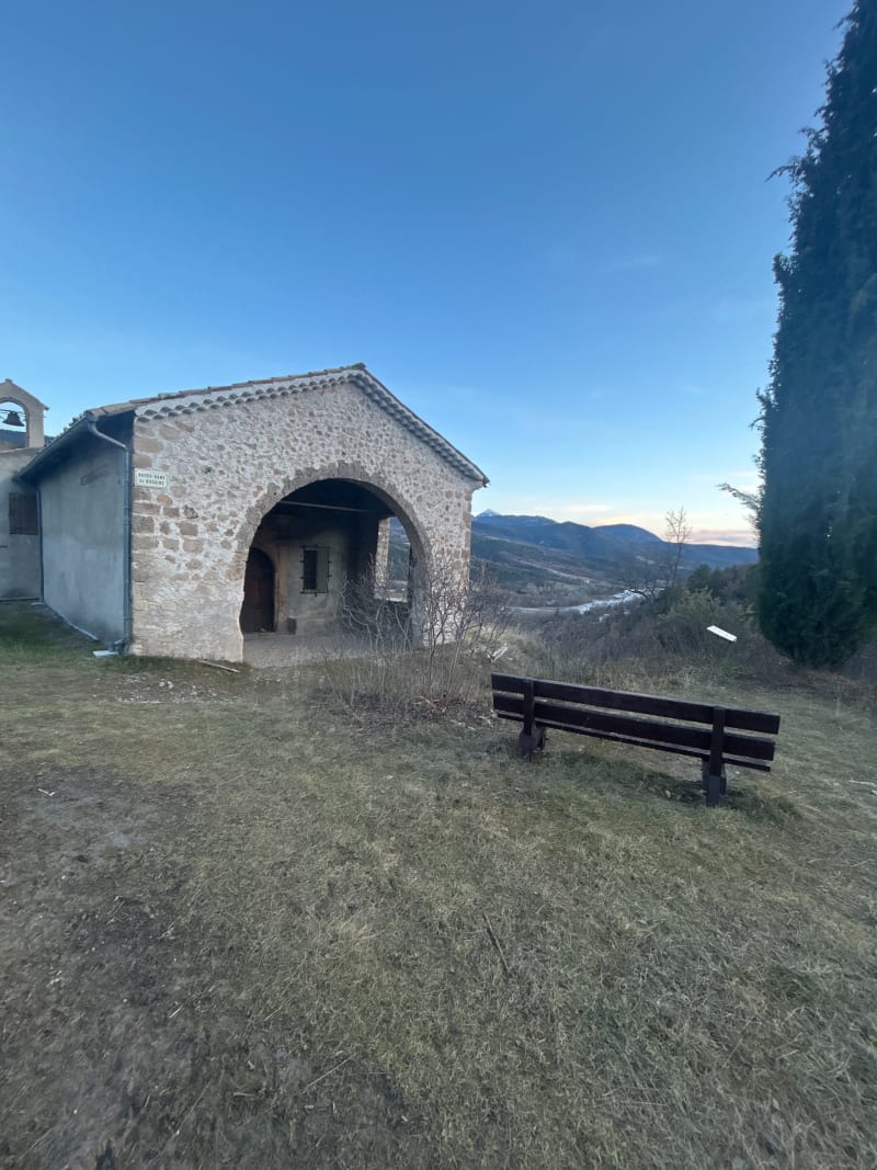 Tour de la chapelle de Mézel et Ravin du Château - Mezel