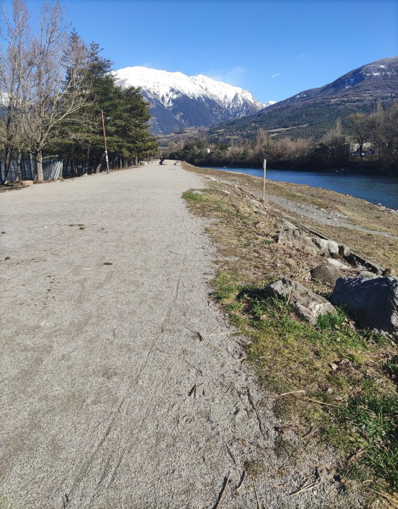 Digues et campagne entre Embrun et Baratiner - Embrun