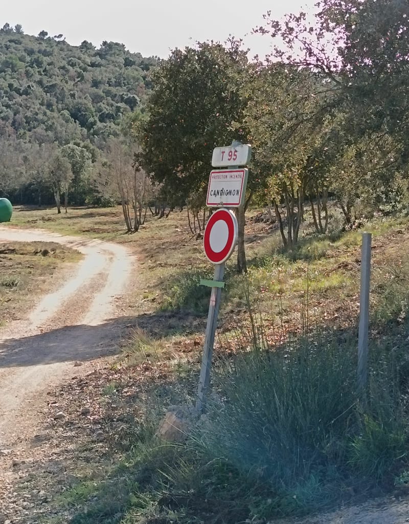 Néoules. Chemin de la verrerie. - Néoules
