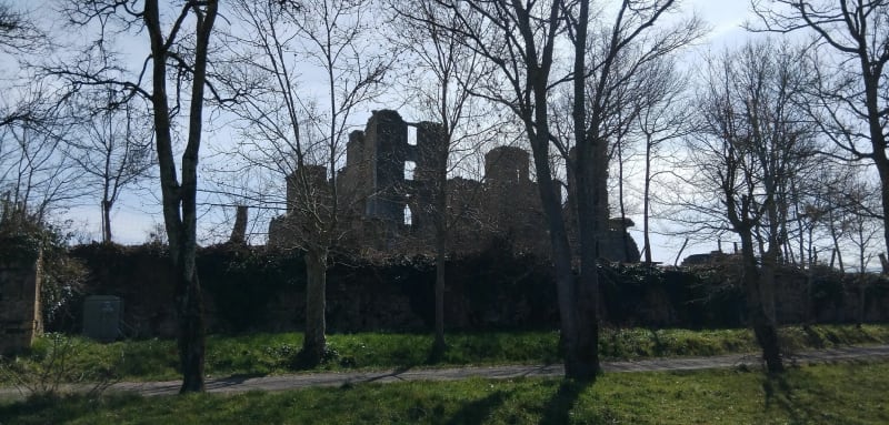Du château à la plaine vu sur le massif - Lagarde