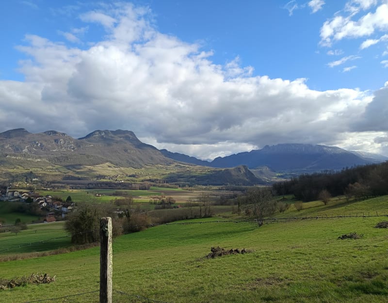 Le tour de la chapelle de Marcherieu, depuis Parves - Parves-et-Nattages