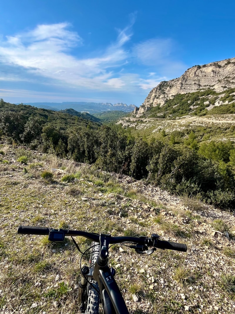 Les Alpilles via Eygalières et vue sur le Luberon - Saint-Rémy-de-Provence