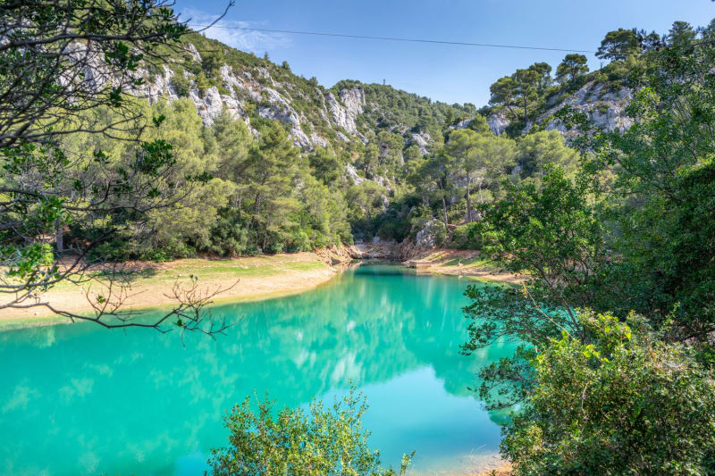 Lac Var : vue sur le lac de Dardennes.