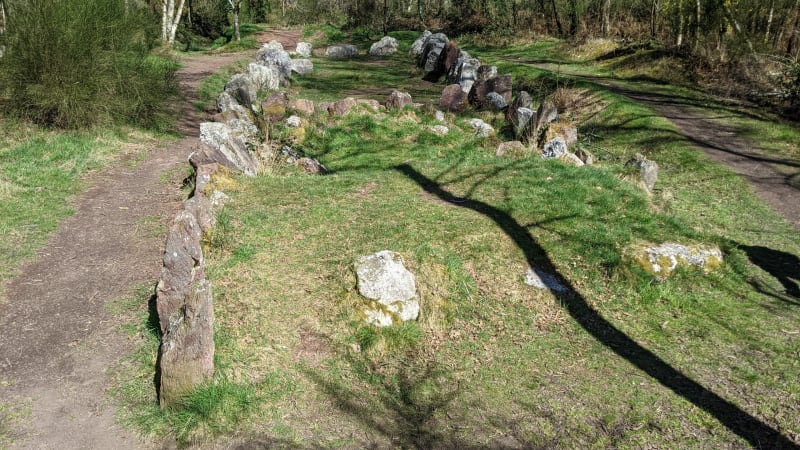 Le jardin aux moines et Butte aux Tombes - Tréhorenteuc