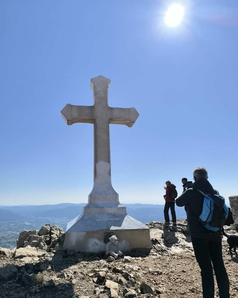 La croix du Garlaban depuis les Gavots - Aubagne