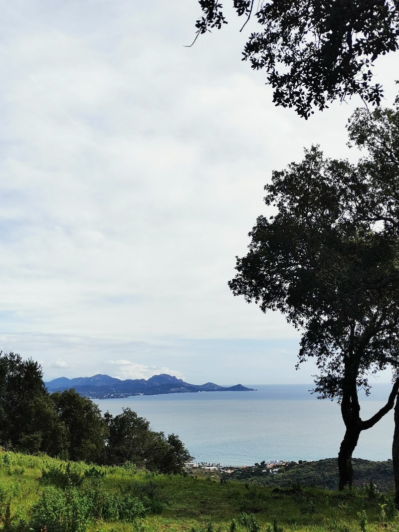 San Peire, Les Issambres : Dolmen, chapelle, et vallon de la Gaillarde - Roquebrune-sur-Argens