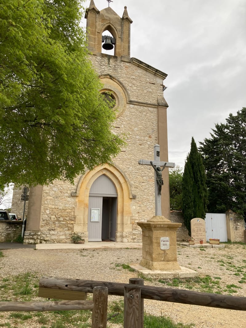 Venelles et village de Coutheron, à plat dans la campagne - Venelles