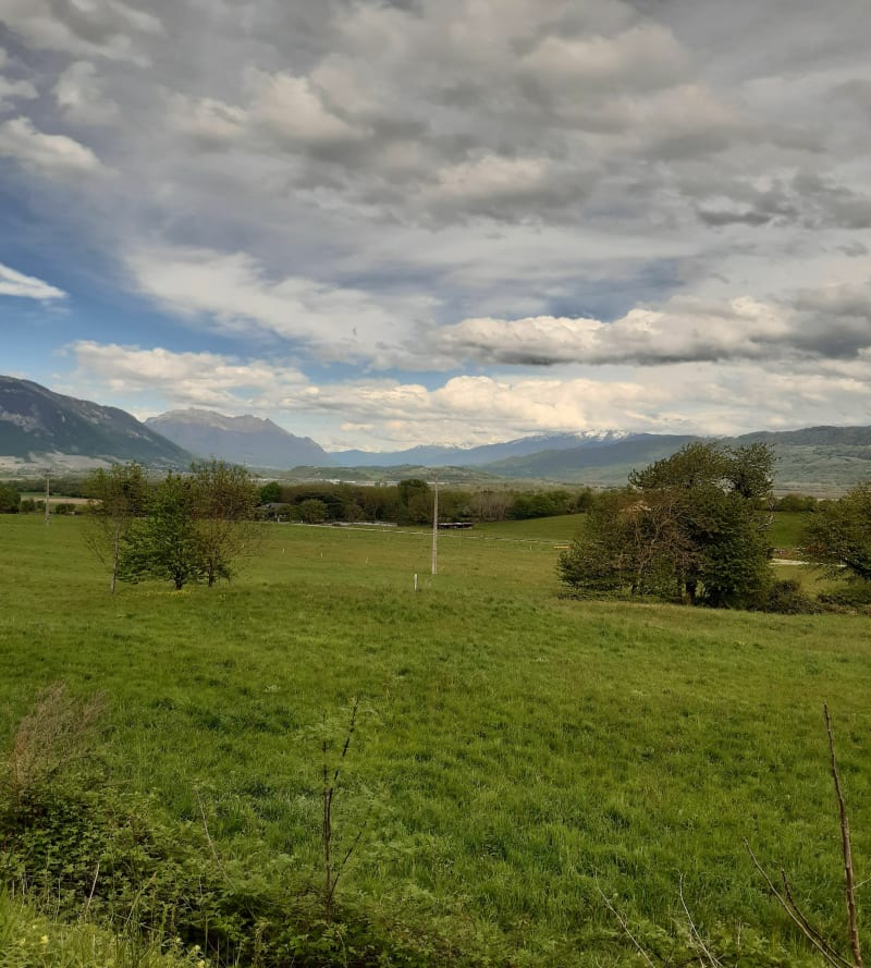 La chapelle blanche avec vue sur les massifs - Saint-Alban-Leysse