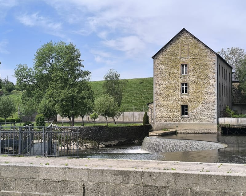 Les chemins de halage au départ de Commer - Commer