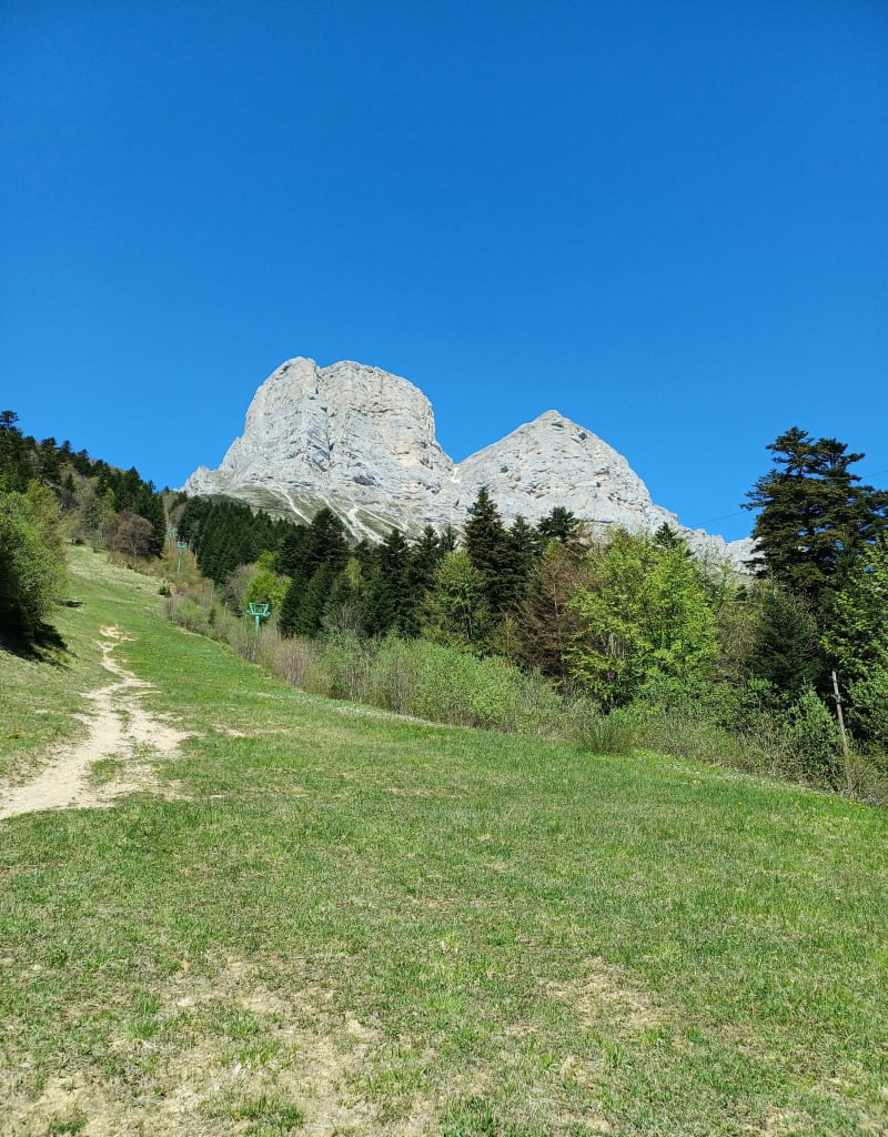 Boucle sous les Deux Sœurs - Château-Bernard