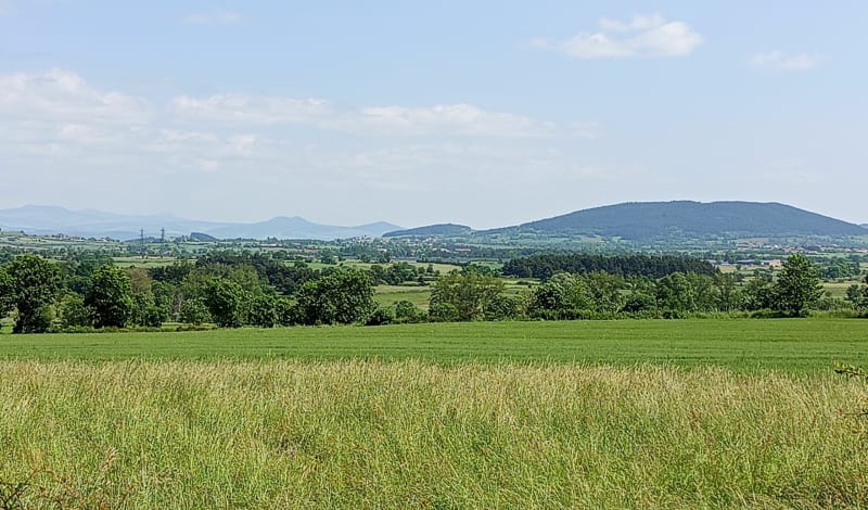 Eyssac la Garde de Vourzac, vue panoramique vers le Mézenc - Sanssac-l'Église