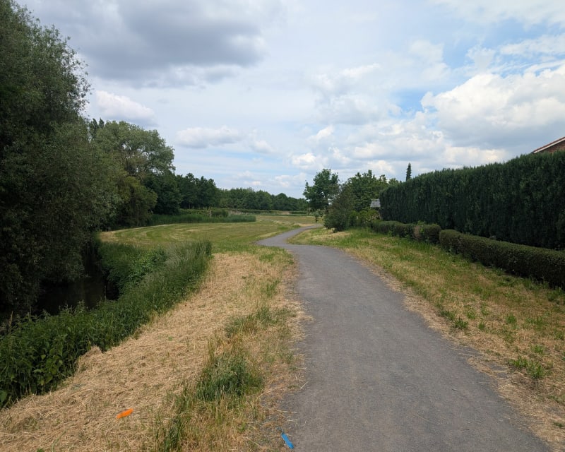 Langs het kanaal dat door Doornik loopt - Estaimpuis