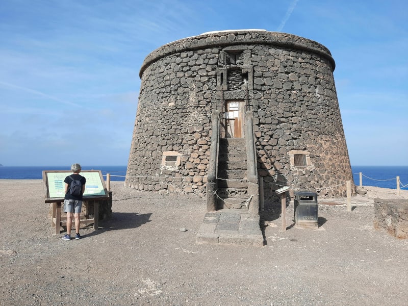 El Cotillo par le bord de mer, son château et ses plages - El Cotillo