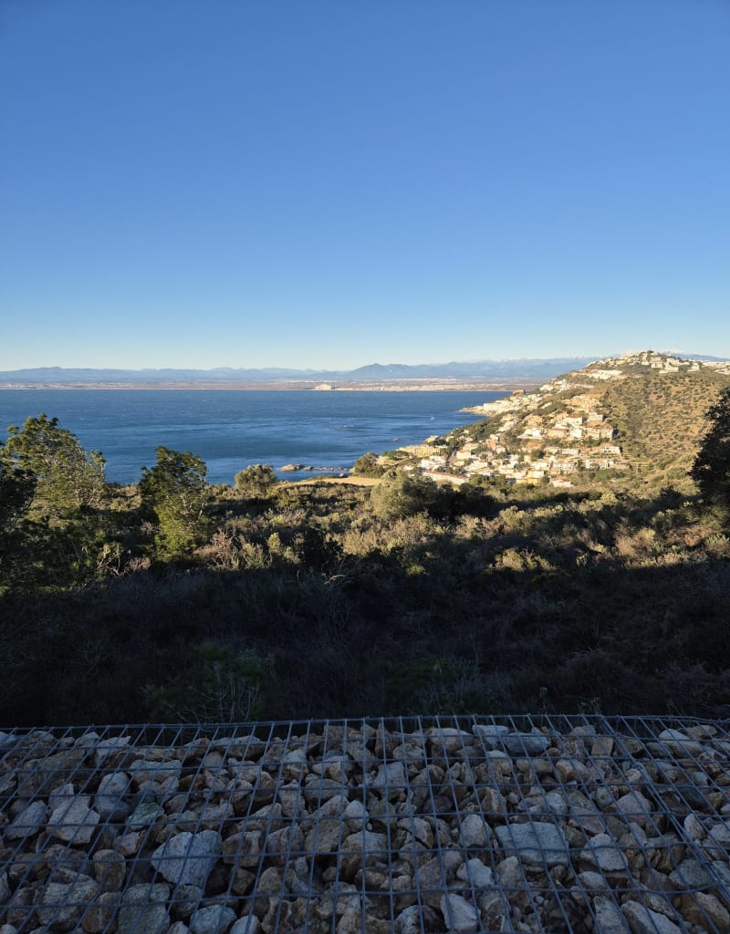 Découverte sur les hauteurs du littoral entre Roses et Montjoi - Roses