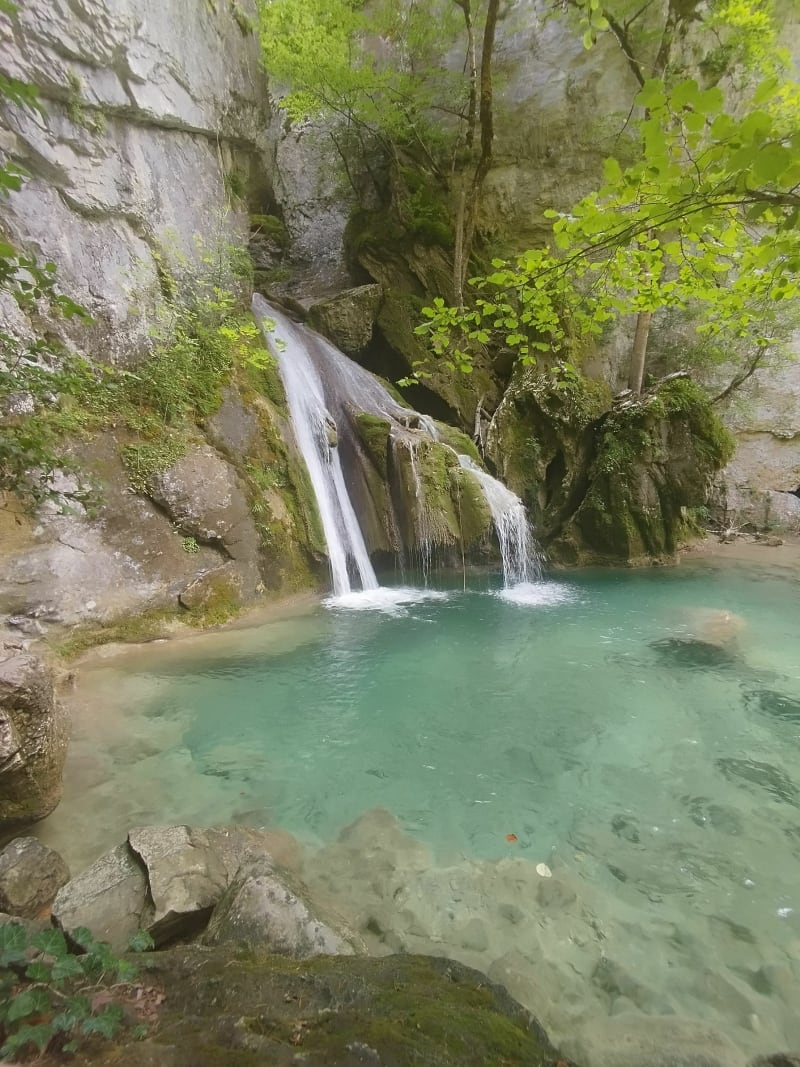 Cascade de Belabarzeko depuis la route - Isaba