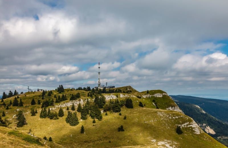 Vue sur le mont Rond dans le massif du Jura.