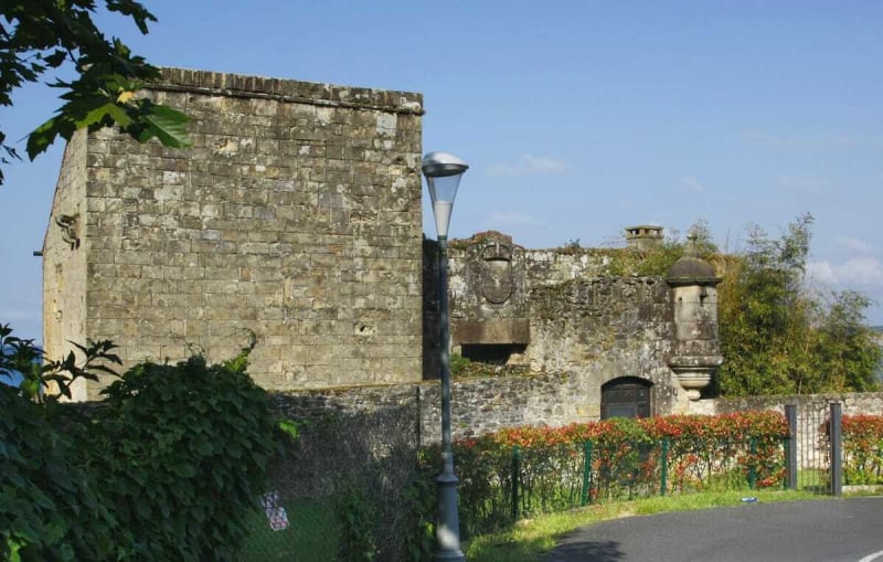 Randonnée à Hondarribia, Euskadi: Sentiers et Histoire au Départ du Bar Txori