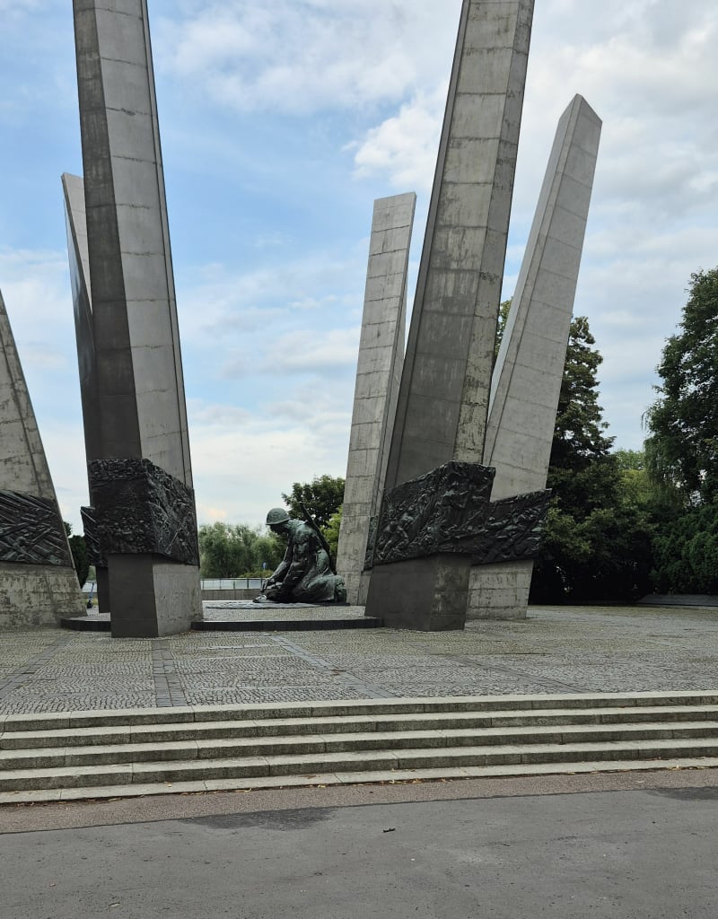 Spacer wzdłuż Wisły do Fontanny Parku Multimedialnego - Warszawa