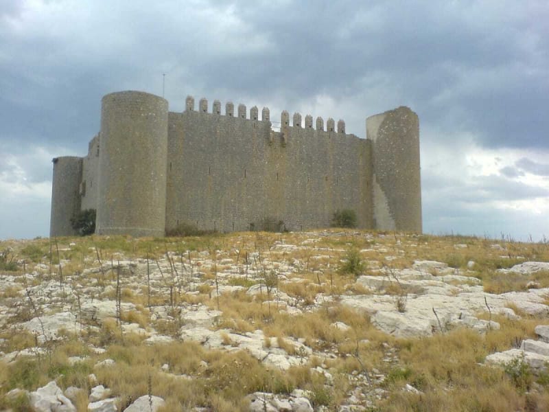 Randonnée à Torroella de Montgrí : Exploration du Castell et du Cau d'en Calvet - Torroella de Montgrí