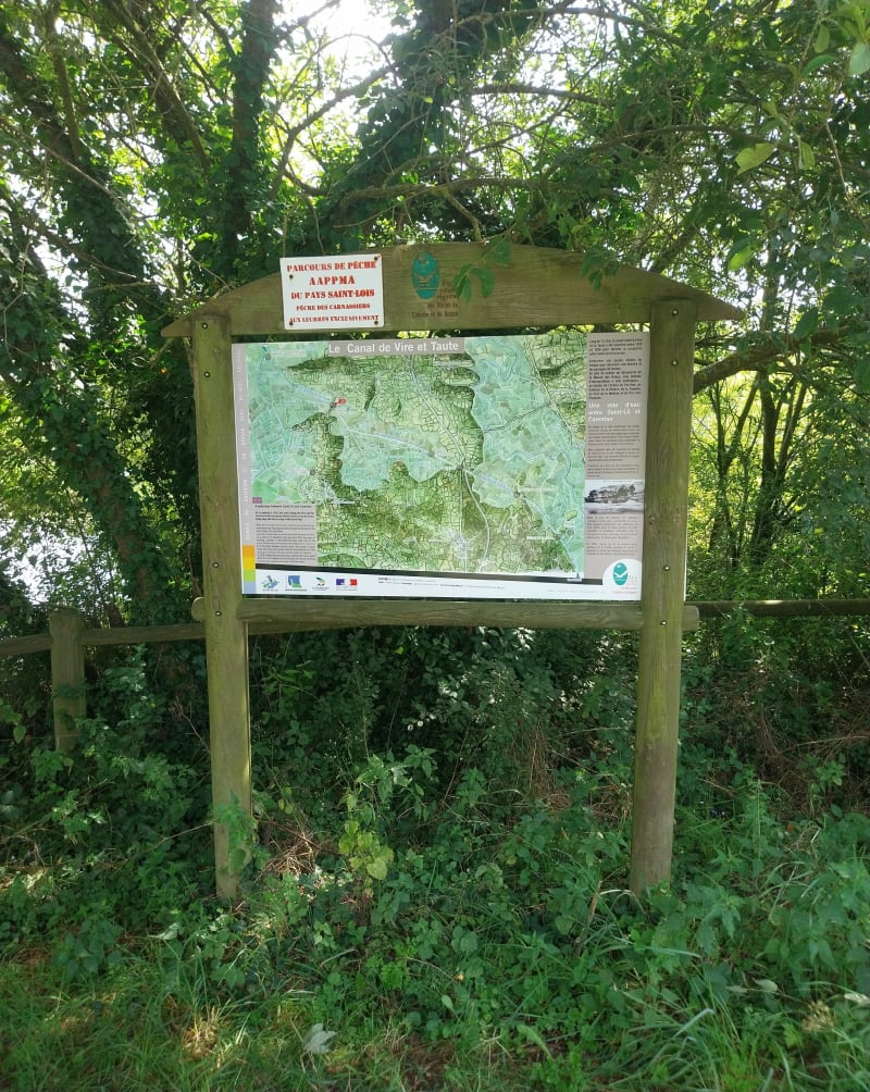 Campagne et canal près de Montmartin-en-Graignes - Graignes-Mesnil-Angot