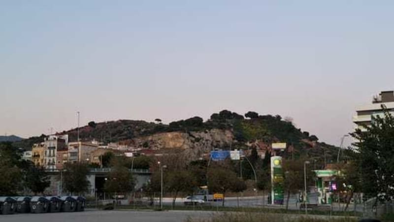 Randonnée à Montgat : Exploration des Turós et Découverte du Patrimoine Catalan - Montgat