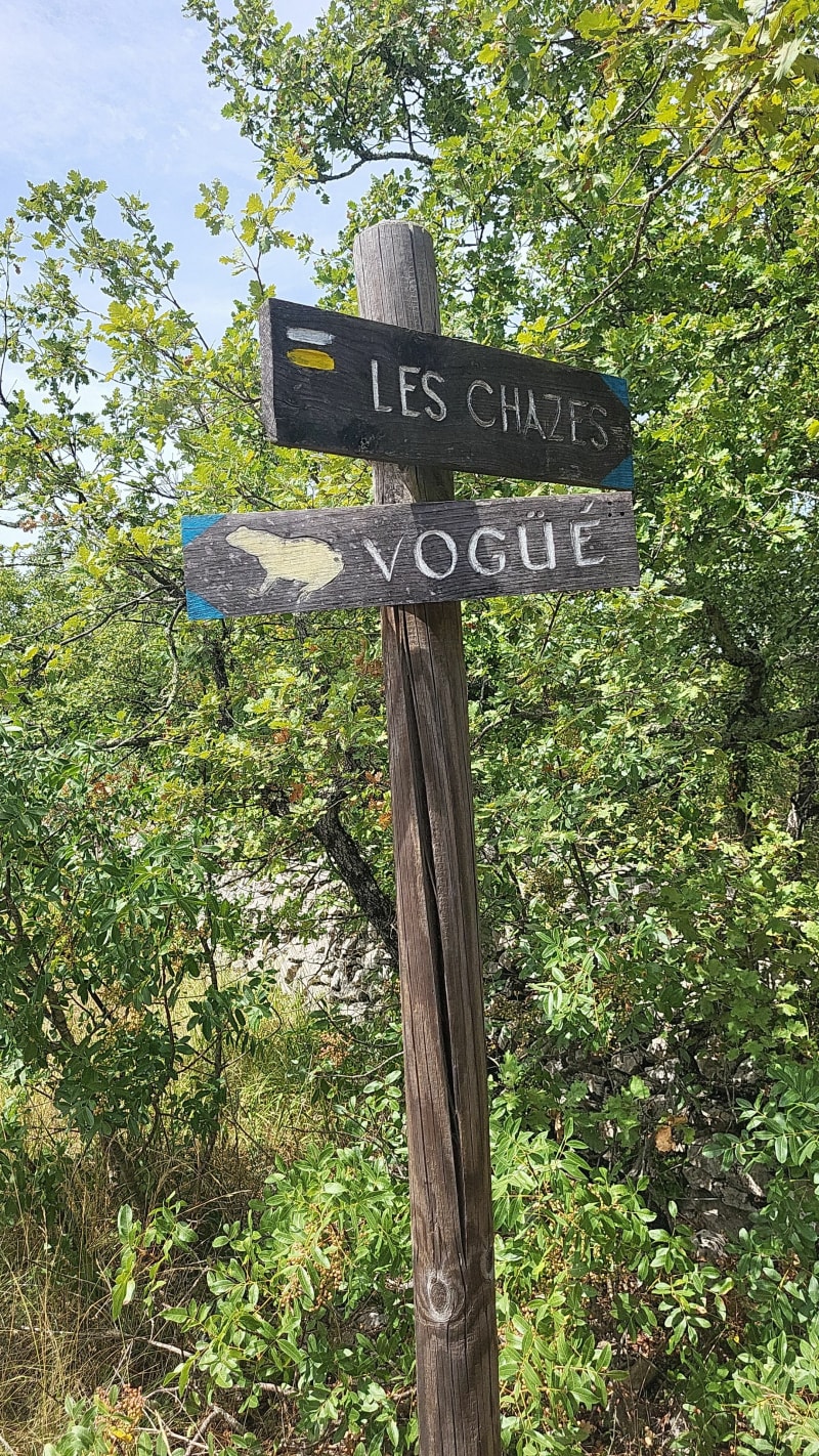Vogüé gare / château de Vogüé par Les Chases - Vogüé