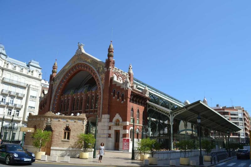 Randonnée urbaine à València : exploration d'Extramurs et du Mercat de Colón - València