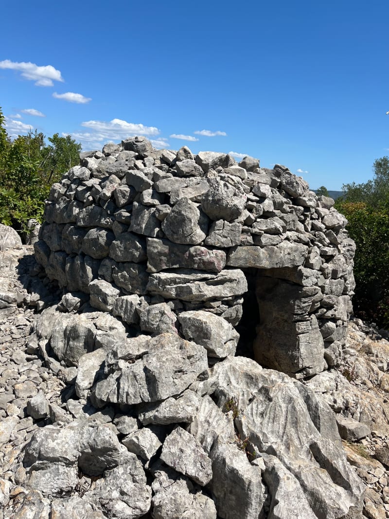 Chemins et dolmen à Saint-Alban-Auriolles - Saint-Alban-Auriolles
