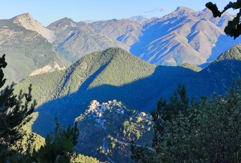 Montée à la croix de Giraud par le Seuil - Thiéry