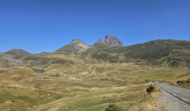 Lac de Pombie au pied du pic d'Ossau - Laruns