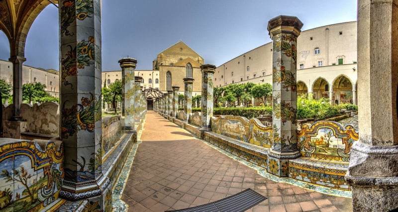 Naples, les arts et la culture du beau (passage en funiculaire) - Napoli