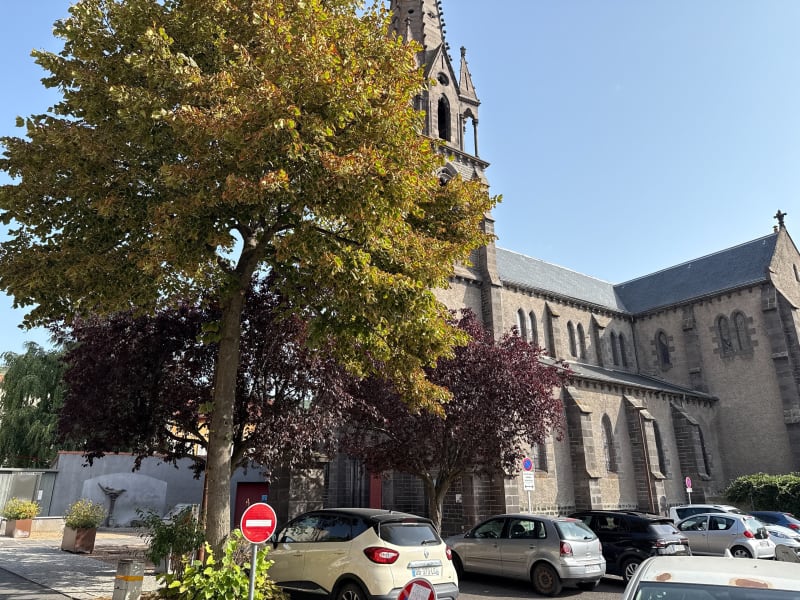 VTT enfant dans les vergers de la Monne - Saint-Amant-Tallende