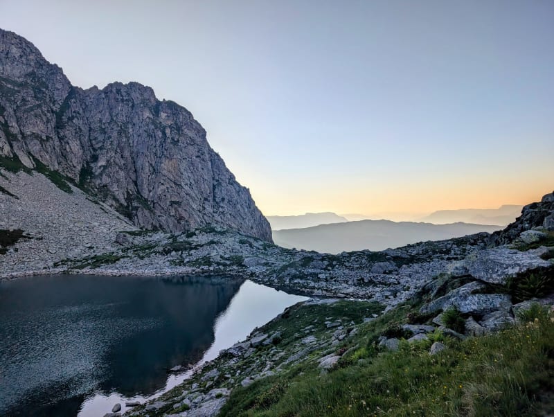 Bivouac avec vue sur le lac au Refuge des 7 Laux - Le Haut-Bréda
