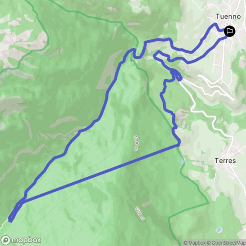 Randonnée à Ville d'Anaunia au départ de Tuenno, Piazza Alpini - Tuenno