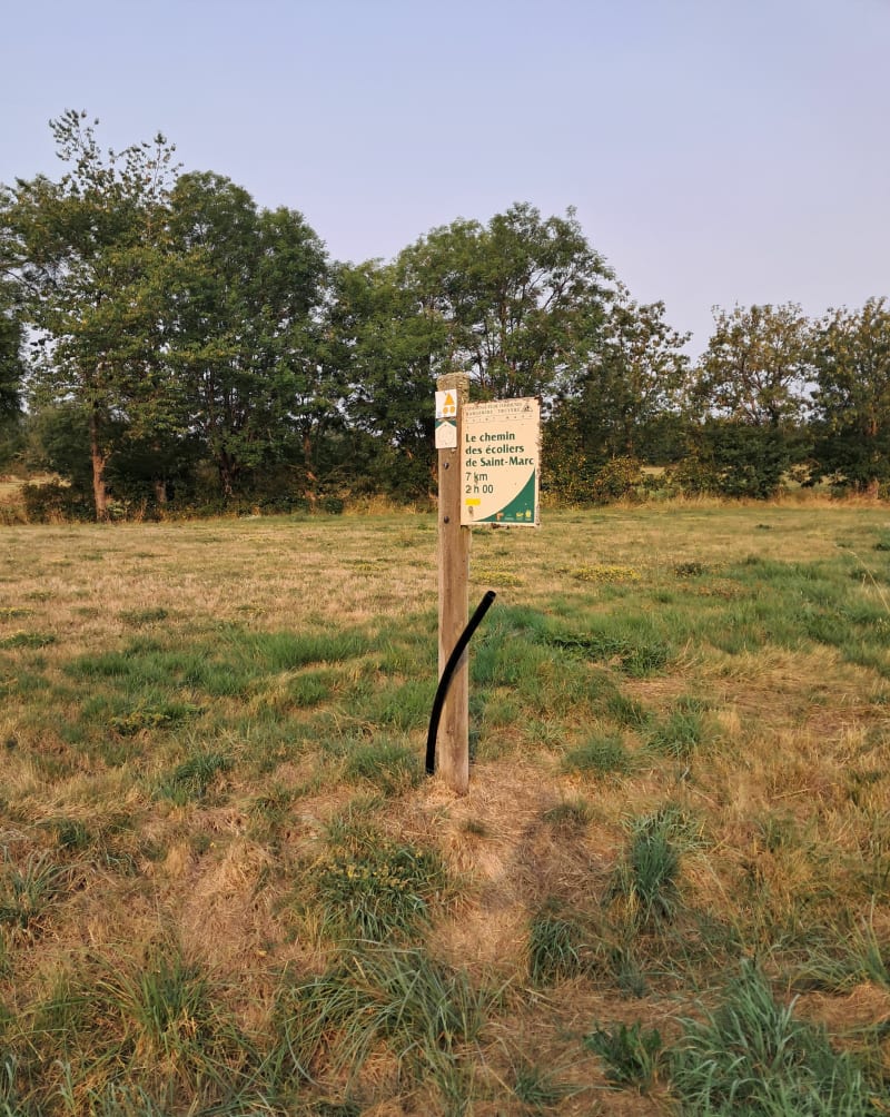 Chemin des écolier depuis la Bessiere St Marc - Val d'Arcomie