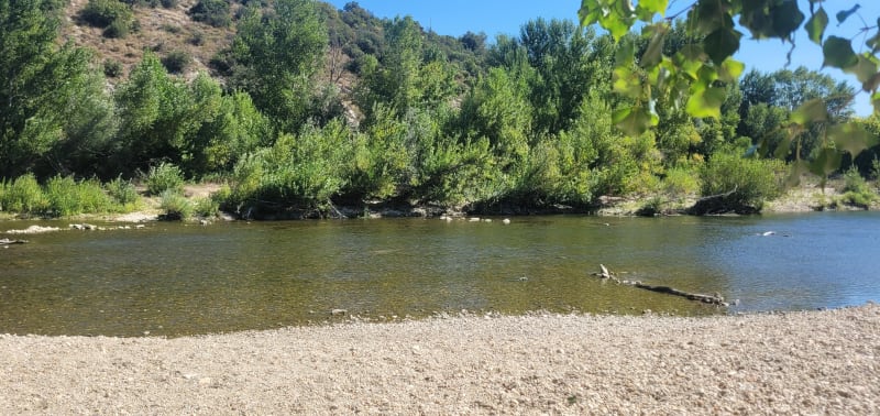 Collias bord de rivière et forêt - Cabrières