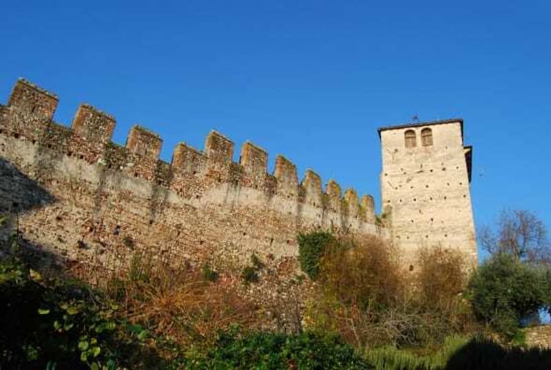 Randonnée à Monzambano : Exploration du Castello et vues panoramiques - Monzambano